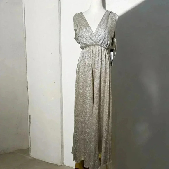 NWT Lulus All That Shimmers Is Gold dress M - Picture 2 of 8